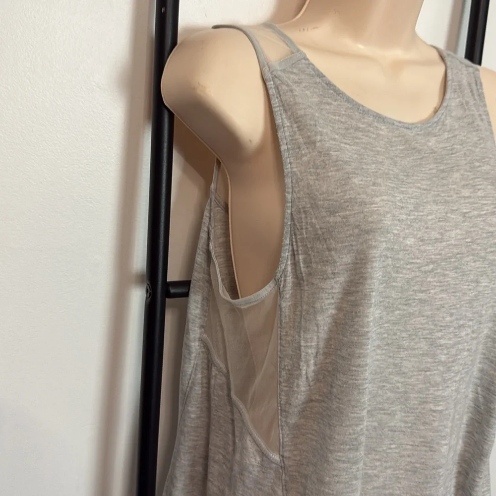 ALO Yoga Grey Mesh Lightweight Top Tank Women Size S Athletic Sleeves